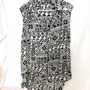 Daffodil Brand womens sleevless blouse  Sz 2XL geometrical pattern black / white